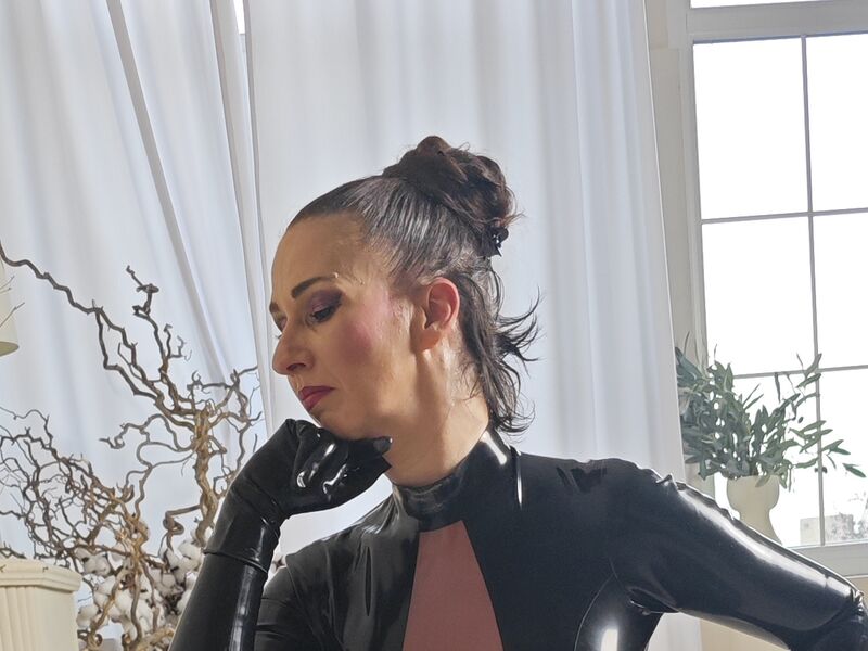 You are possibly do perhaps not to concentrate crotch and cocks simply see chicks